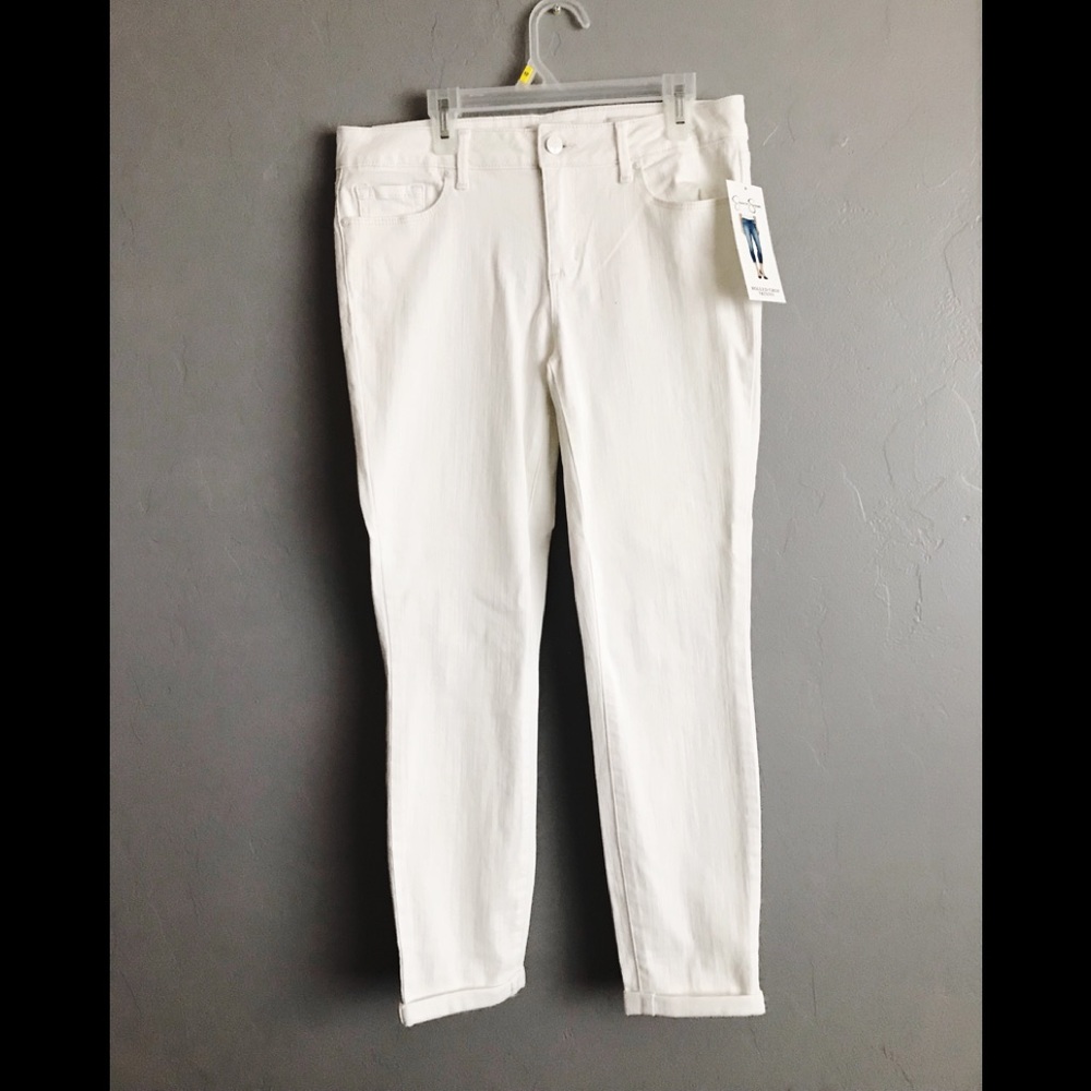 White Rolled Crop Skinny Jeans!